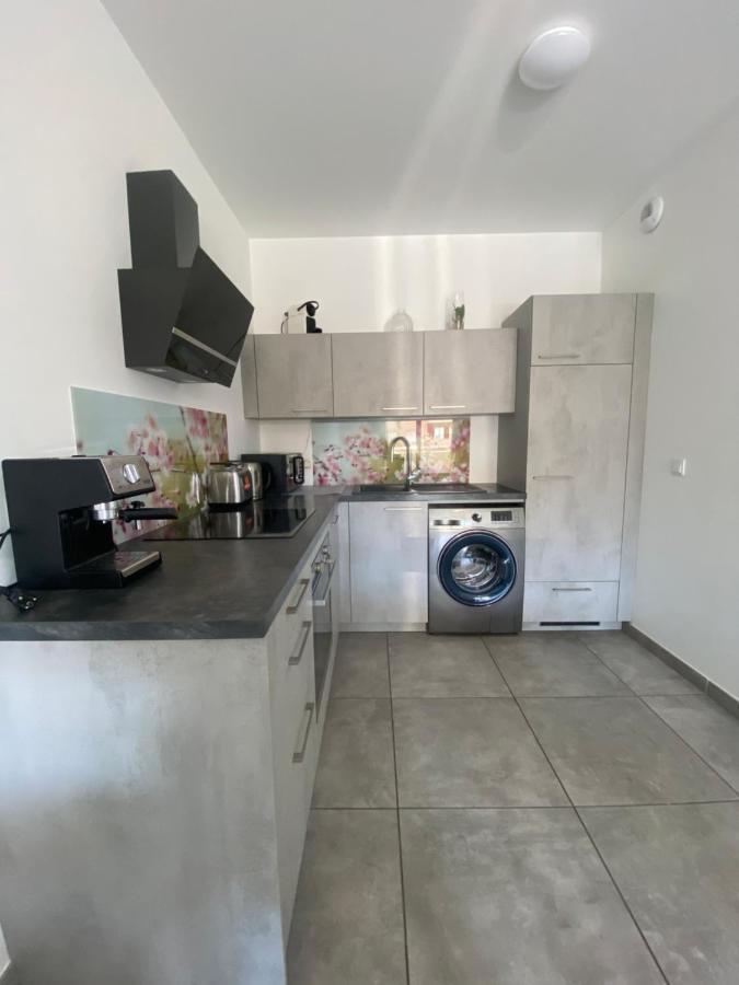 Apartment T2 De Standing Avec Parking A 250 Metres De La Plage, Route Des Sanguinaires, Ajaccio *